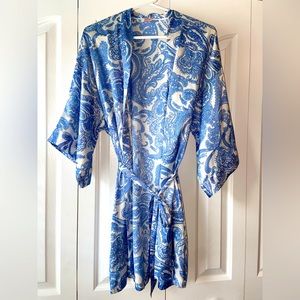 Victoria’s Secret Satin Robe. Size Small.